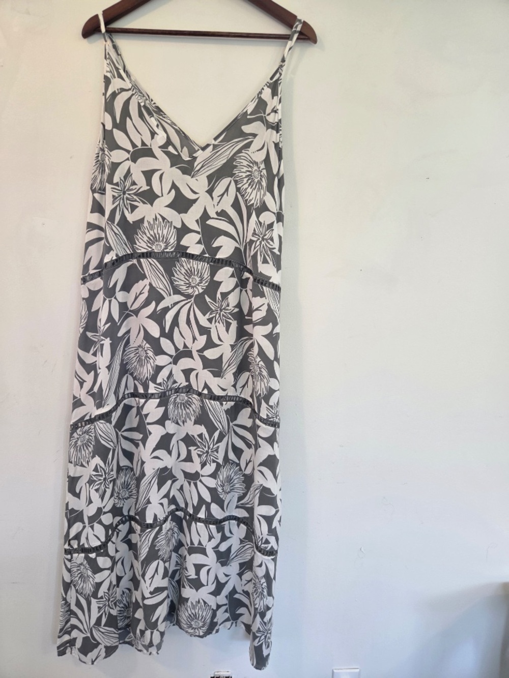 NWT La Vie En Rose Aqua maxi dress L sleeveless tiered crochet florals Coastal - Picture 5 of 12